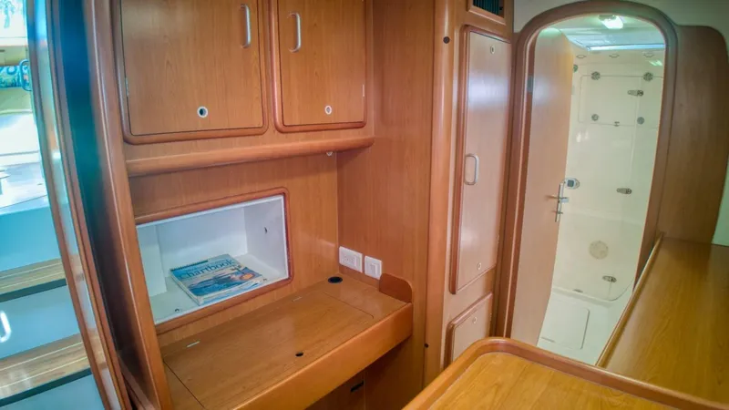  Yacht Photos Pics 2007 Leopard 40 - Image 24