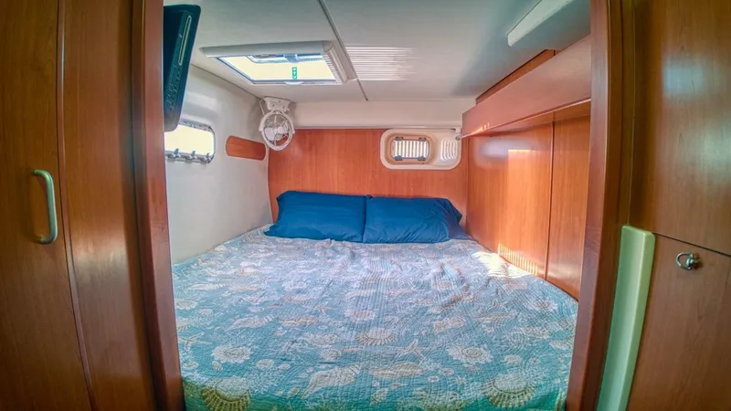  Yacht Photos Pics 2007 Leopard 40 - Image 23