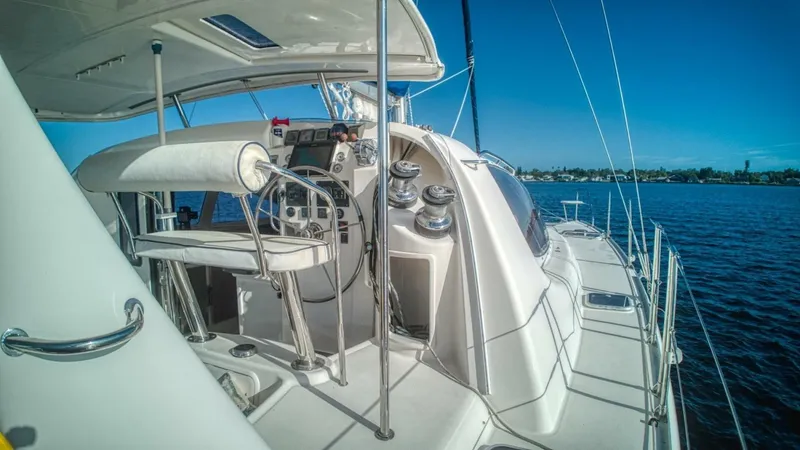  Yacht Photos Pics 2007 Leopard 40 - Image 21