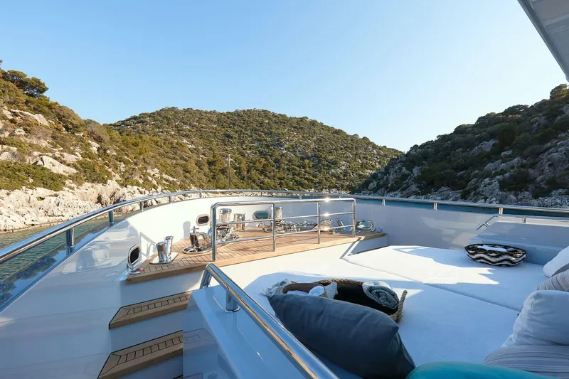 Vai Yacht Photos Pics 