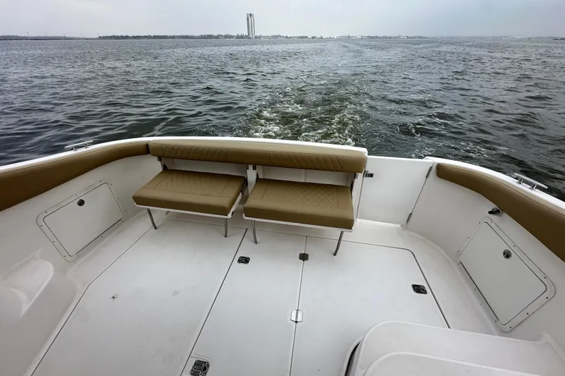 Barbie Hunter Yacht Photos Pics Regal 4080 Flybridge Sedan 2007, rear view on the water.