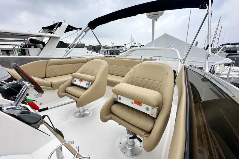 Barbie Hunter Yacht Photos Pics 2007 Regal 4080 Flybridge Sedan with beige leather seats in marina.