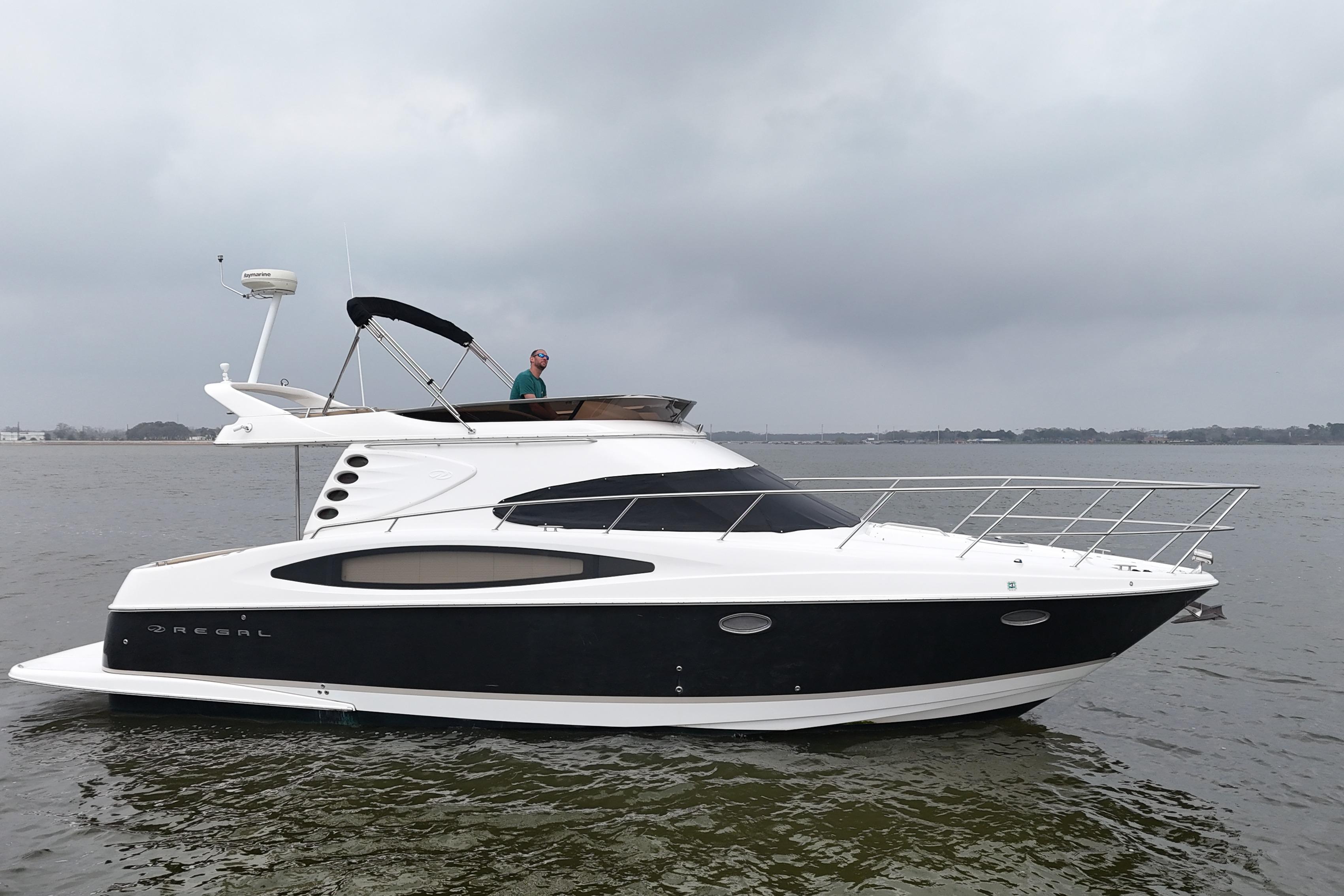 2007 Regal 4080 Flybridge Sedan on calm water.