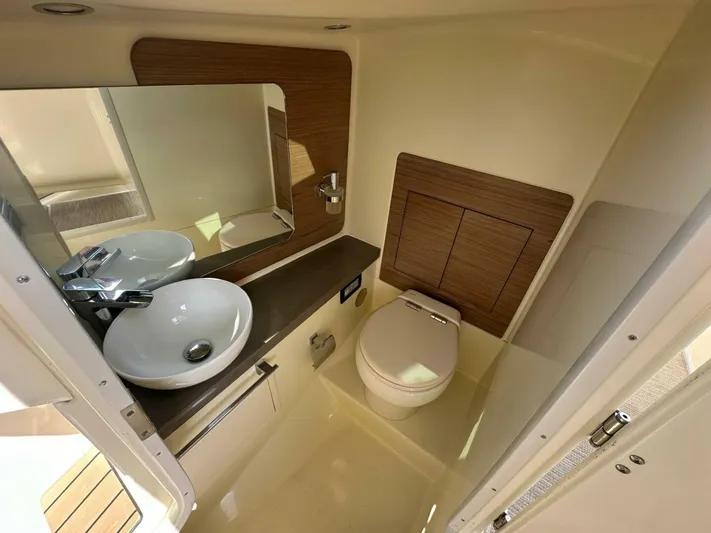 Relentless Yacht Photos Pics 2023 Chris-craft Launch 31 Gt - Image 26