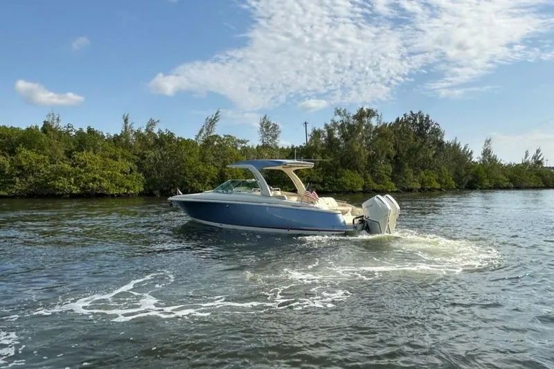 Relentless Yacht Photos Pics 2023 Chris-craft Launch 31 Gt - Image 9