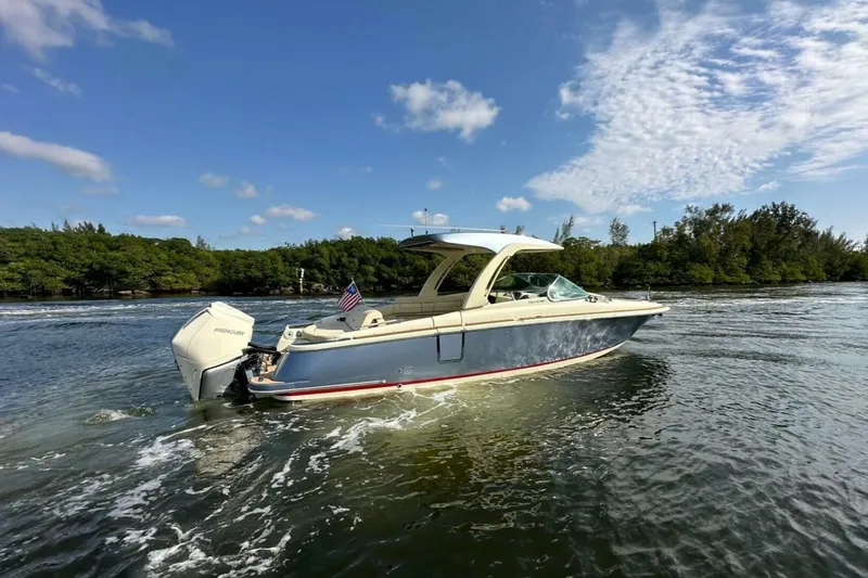 Relentless Yacht Photos Pics 2023 Chris-craft Launch 31 Gt - Image 11