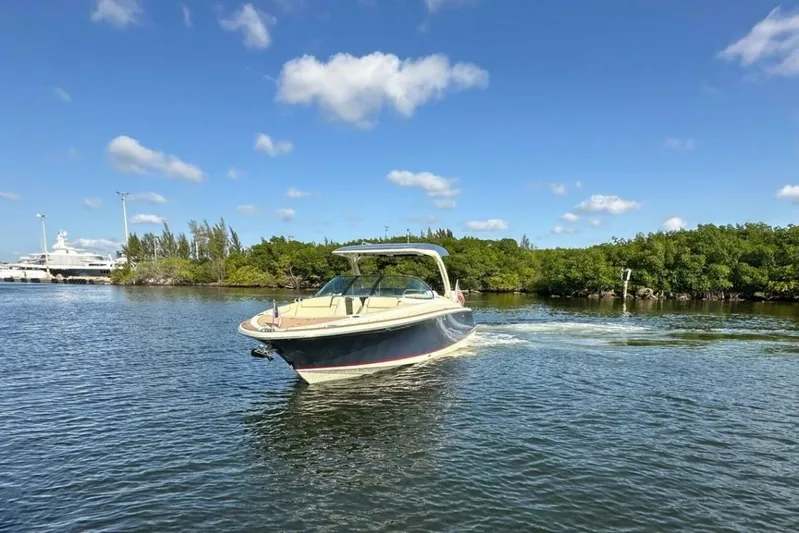 Relentless Yacht Photos Pics 2023 Chris-craft Launch 31 Gt - Image 6