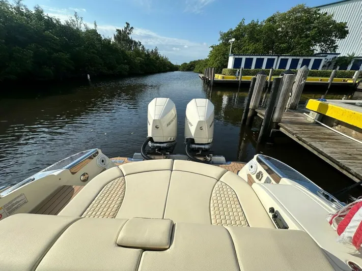 Relentless Yacht Photos Pics 2023 Chris-craft Launch 31 Gt - Image 14
