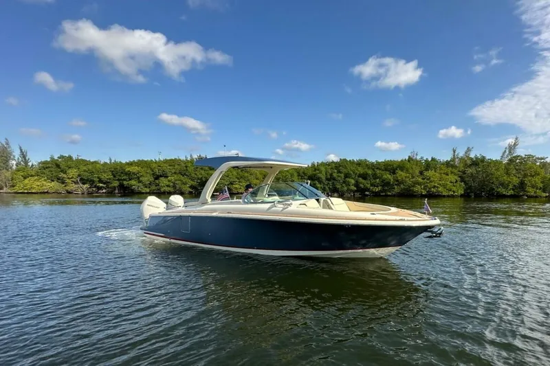 Relentless Yacht Photos Pics 2023 Chris-craft Launch 31 Gt - Image 2