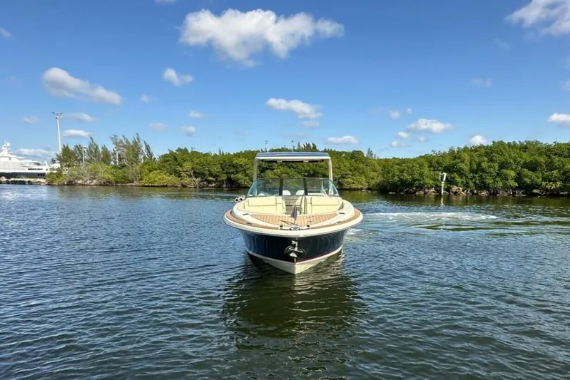 Relentless Yacht Photos Pics 2023 Chris-craft Launch 31 Gt - Image 5