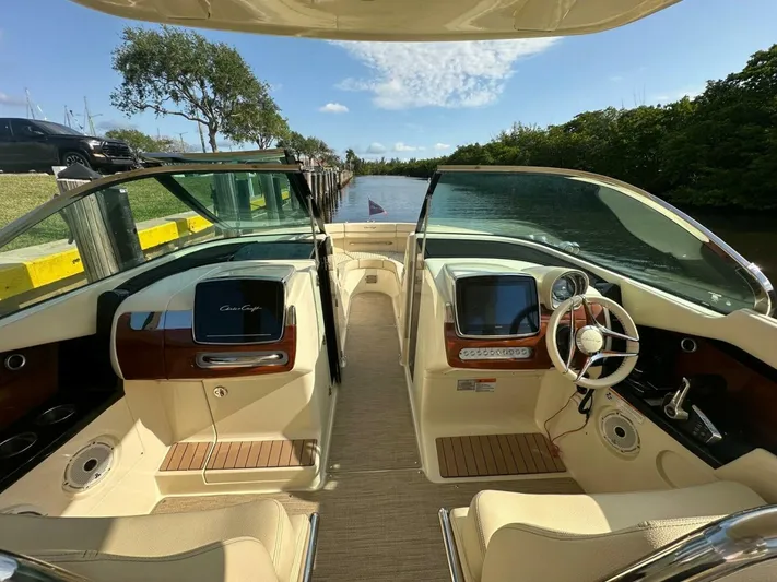 Relentless Yacht Photos Pics 2023 Chris-craft Launch 31 Gt - Image 17