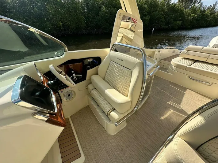 Relentless Yacht Photos Pics 2023 Chris-craft Launch 31 Gt - Image 19