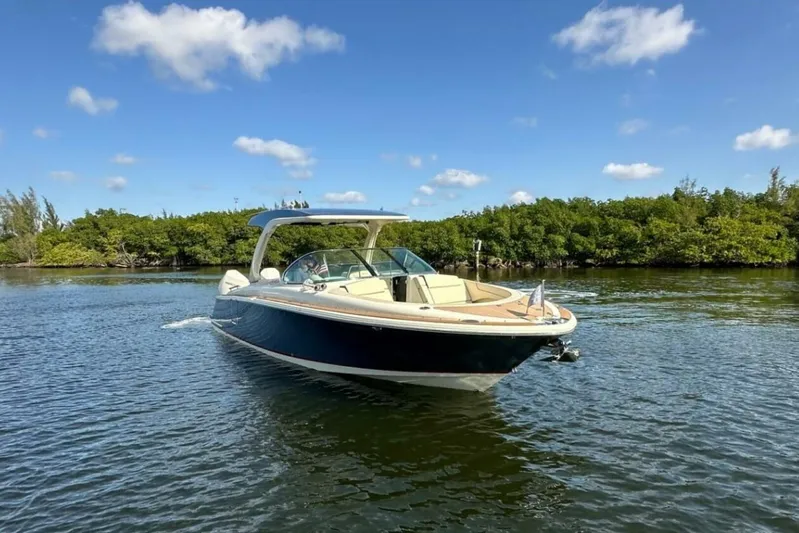 Relentless Yacht Photos Pics 2023 Chris-craft Launch 31 Gt - Image 3