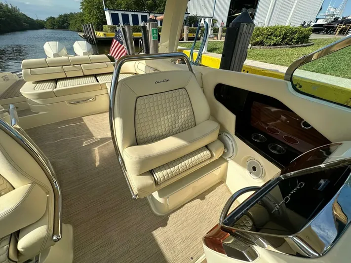 Relentless Yacht Photos Pics 2023 Chris-craft Launch 31 Gt - Image 21