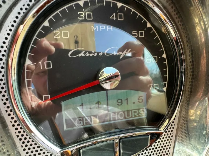 Relentless Yacht Photos Pics 2023 Chris-craft Launch 31 Gt - Image 22