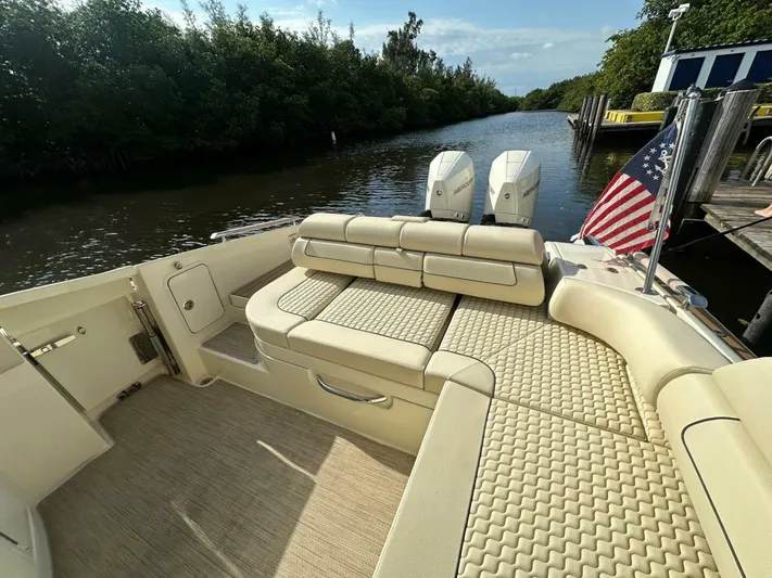 Relentless Yacht Photos Pics 2023 Chris-craft Launch 31 Gt - Image 12