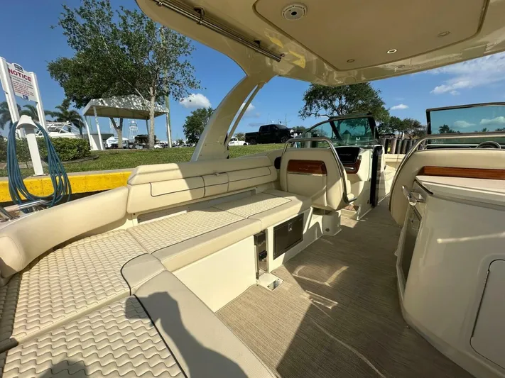 Relentless Yacht Photos Pics 2023 Chris-craft Launch 31 Gt - Image 13