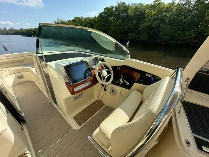 Relentless Yacht Photos Pics 2023 Chris-craft Launch 31 Gt - Image 18