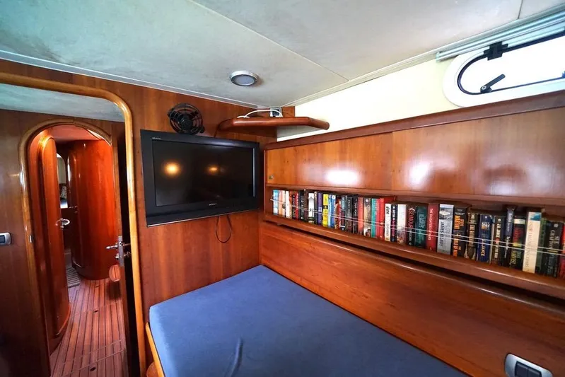  Yacht Photos Pics Luxurious Catana 522 Ocean Class 2003 yacht interior with cozy cabin, TV, and bookshelf.