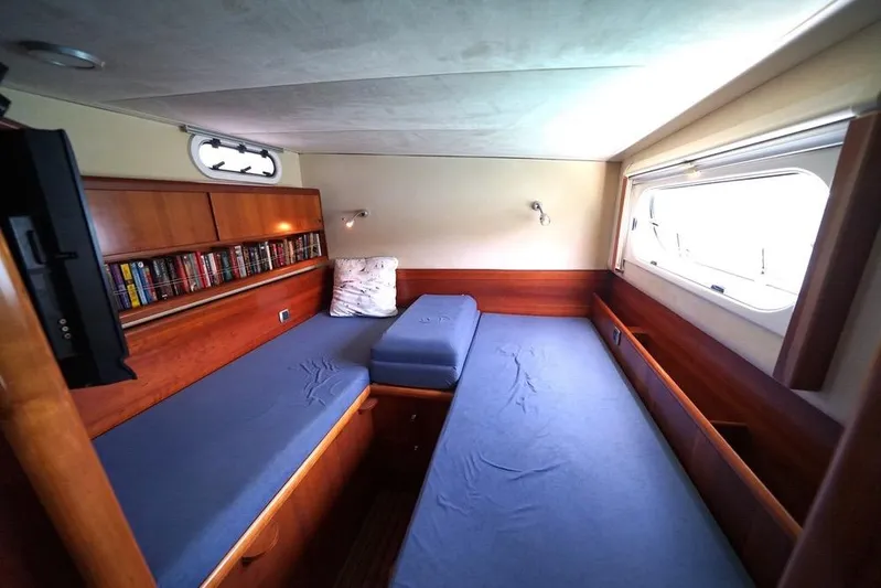  Yacht Photos Pics Catana 522 Ocean Class 2003 yacht cabin with twin beds and bookshelf.