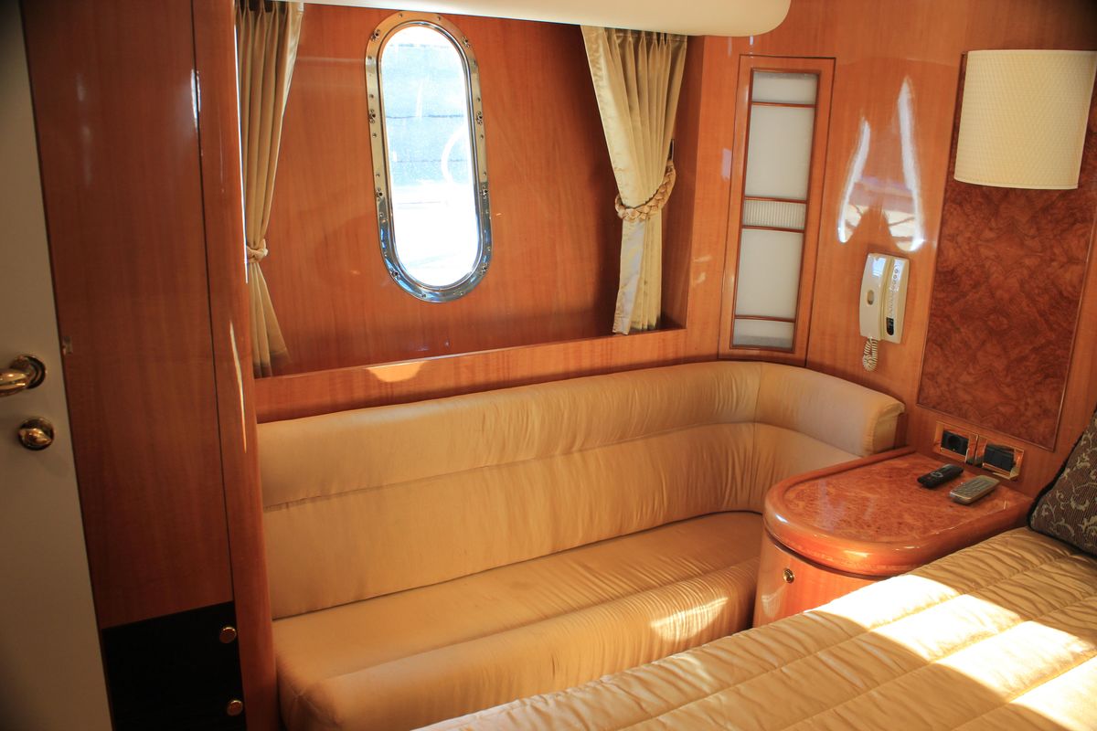 2004 Horizon 73 