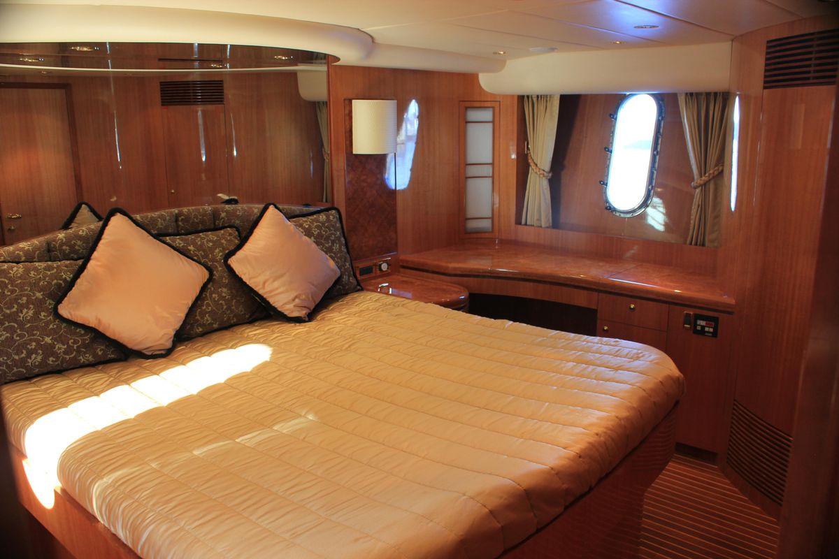 2004 Horizon 73 