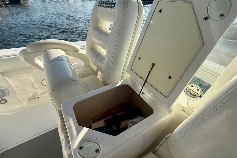Salt Shaker Yacht Photos Pics 2008 Everglades 350 Center Console boat with open storage compartment and white seating.