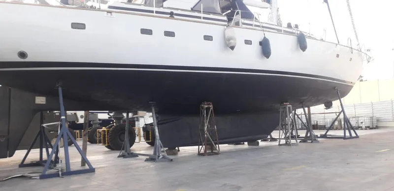  Yacht Photos Pics CIM Maxi 88 Cutter Sloop 1991 on dry dock, showcasing hull and keel.