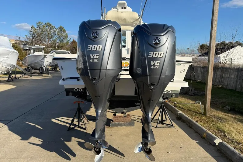 Daybreak Yacht Photos Pics Twin Yamaha 300 V6 outboard engines on a 2023 Steiger Craft 31 Chesapeake boat.
