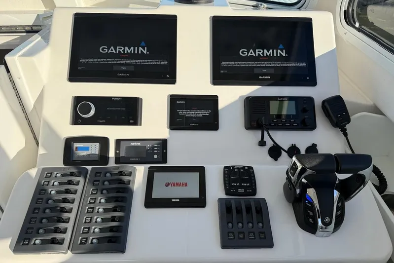 Daybreak Yacht Photos Pics Steiger Craft 31 Chesapeake 2023 dashboard with Garmin displays and Yamaha controls.