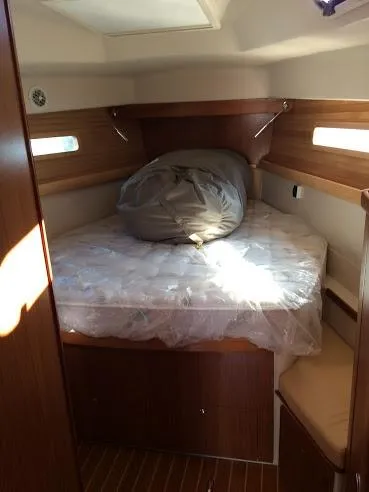 Catalina 425 In Stock Yacht Photos Pics 2024 Catalina 425 yacht cabin with cozy bed and wooden interior.
