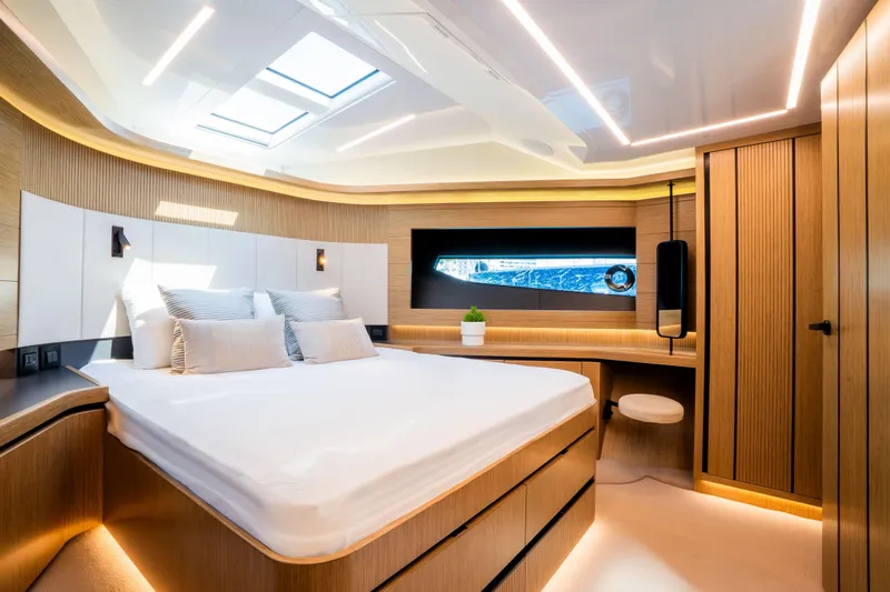 Travitude Yacht Photos Pics Luxurious interior of 2020 Pearl 62 yacht with modern bedroom design.