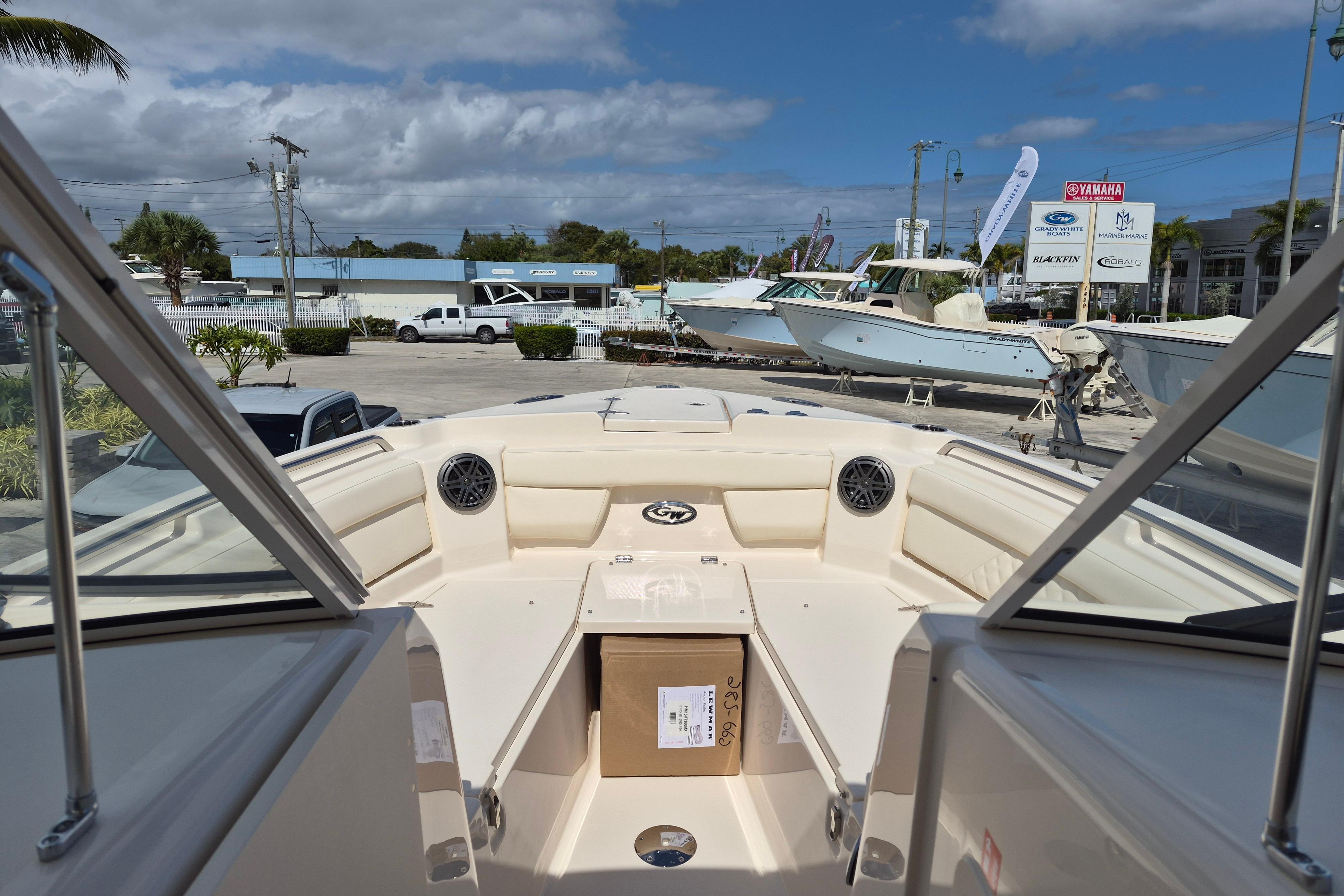 2026 Grady-White Freedom 285 - Image 7