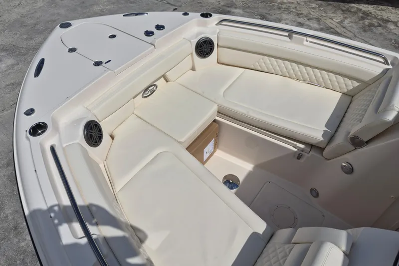 285-662 Yacht Photos Pics 2026 Grady-White Freedom 285 boat interior with luxurious seating and speakers.