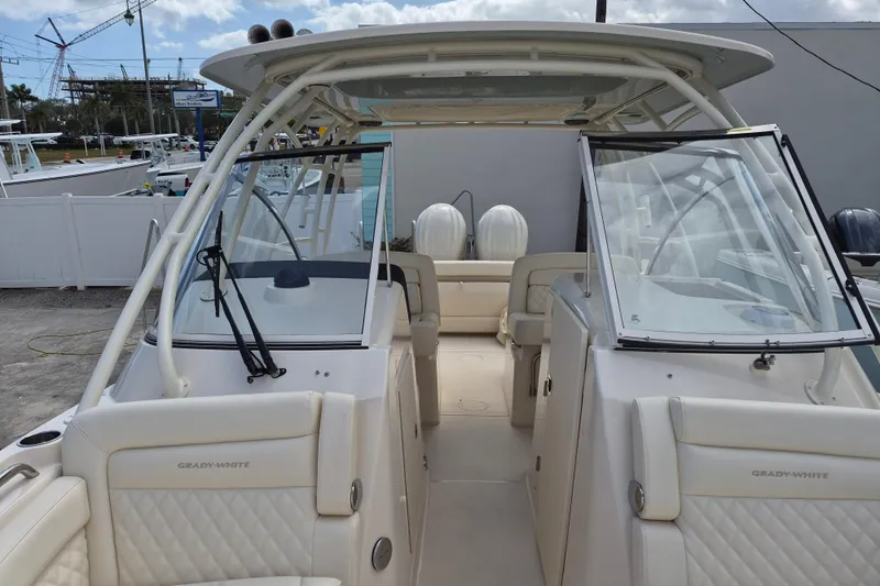 285-662 Yacht Photos Pics 2026 Grady-White Freedom 285 boat interior with dual consoles and seating.