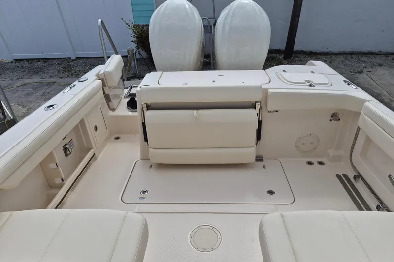 285-662 Yacht Photos Pics 2026 Grady-White Freedom 285 boat interior with seating and storage features.