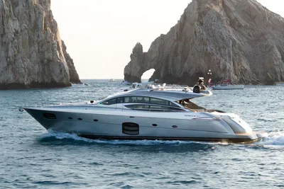 2017 Pershing 74