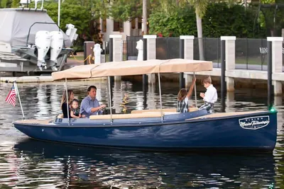 Vision Marine Technologies Fantail 217