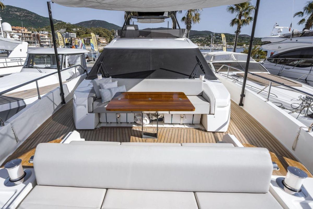2022 Ferretti Yachts 73 