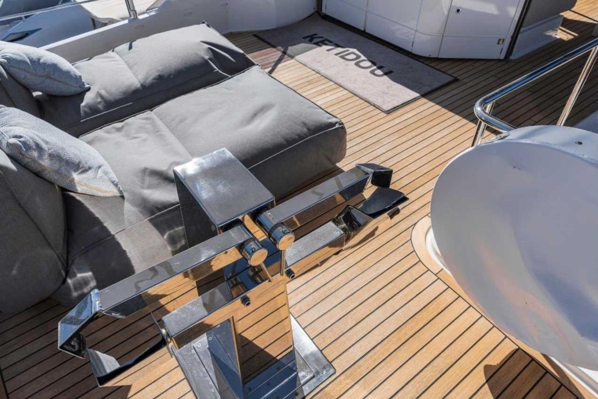 2022 Ferretti Yachts 73 