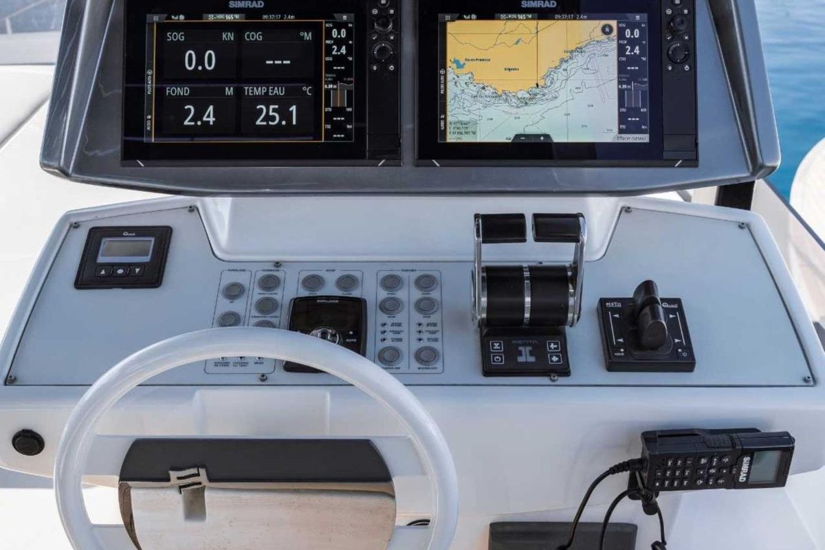 2022 Ferretti Yachts 73 