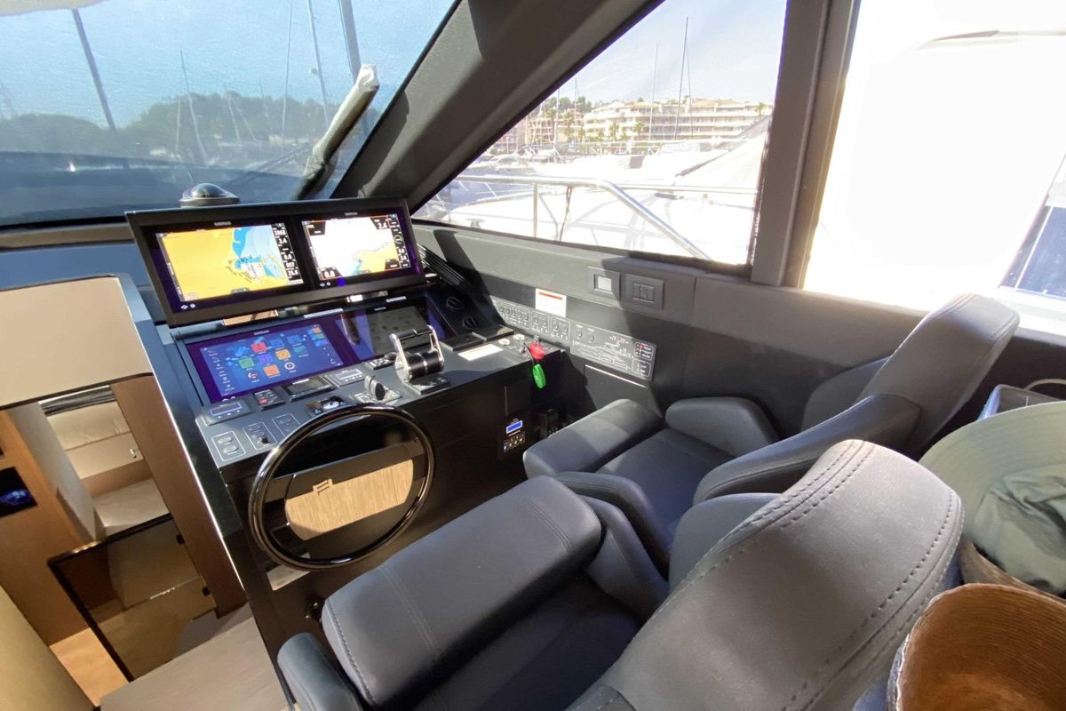 2022 Ferretti Yachts 73 