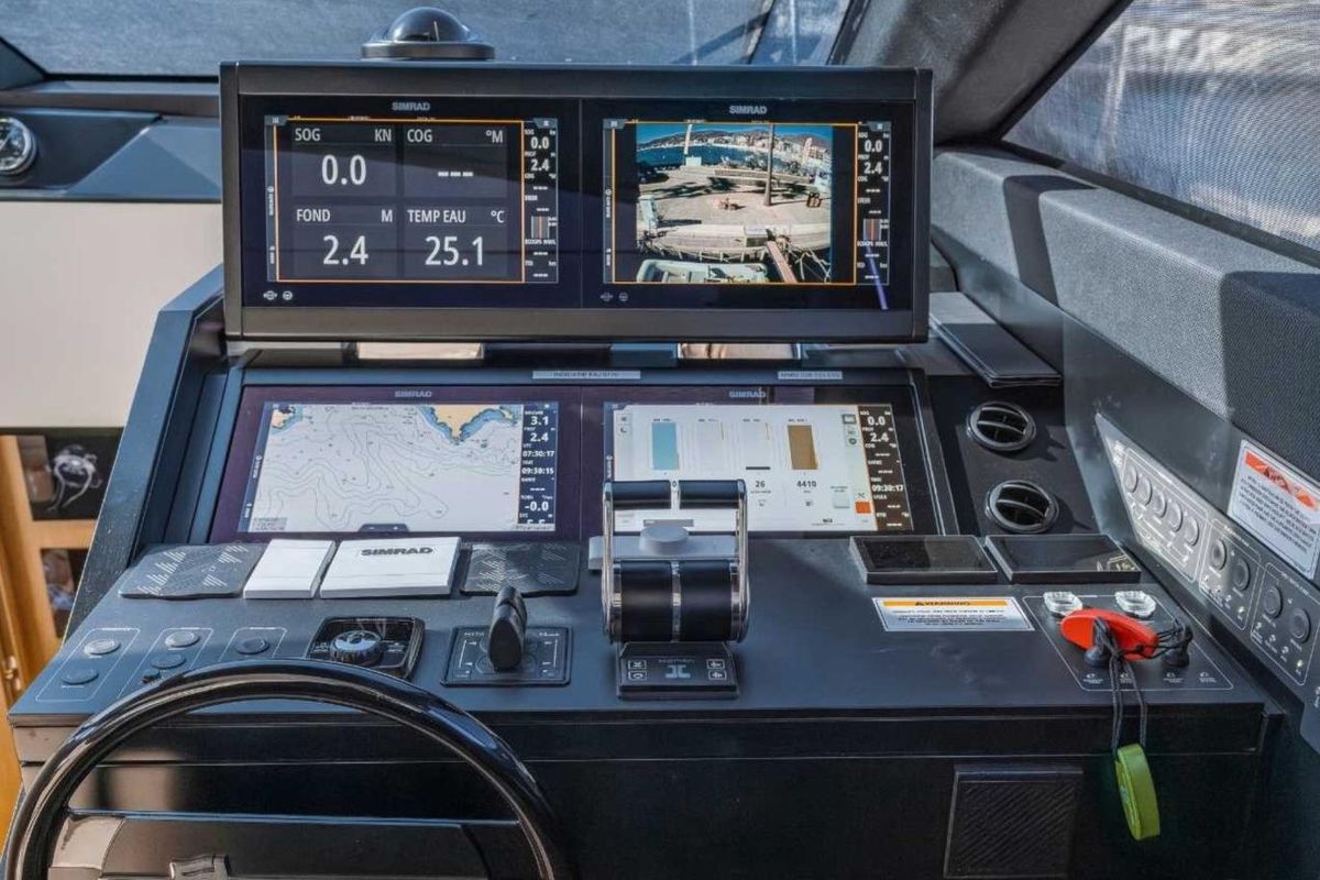 2022 Ferretti Yachts 73 