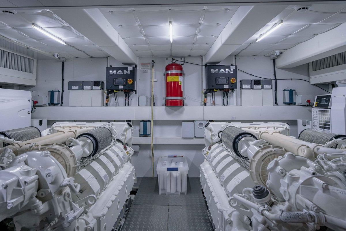 2022 Ferretti Yachts 73 