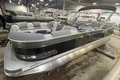 Tahoe Cascade 2385 Swingback (VRL) & Honda 4-Stroke EFI