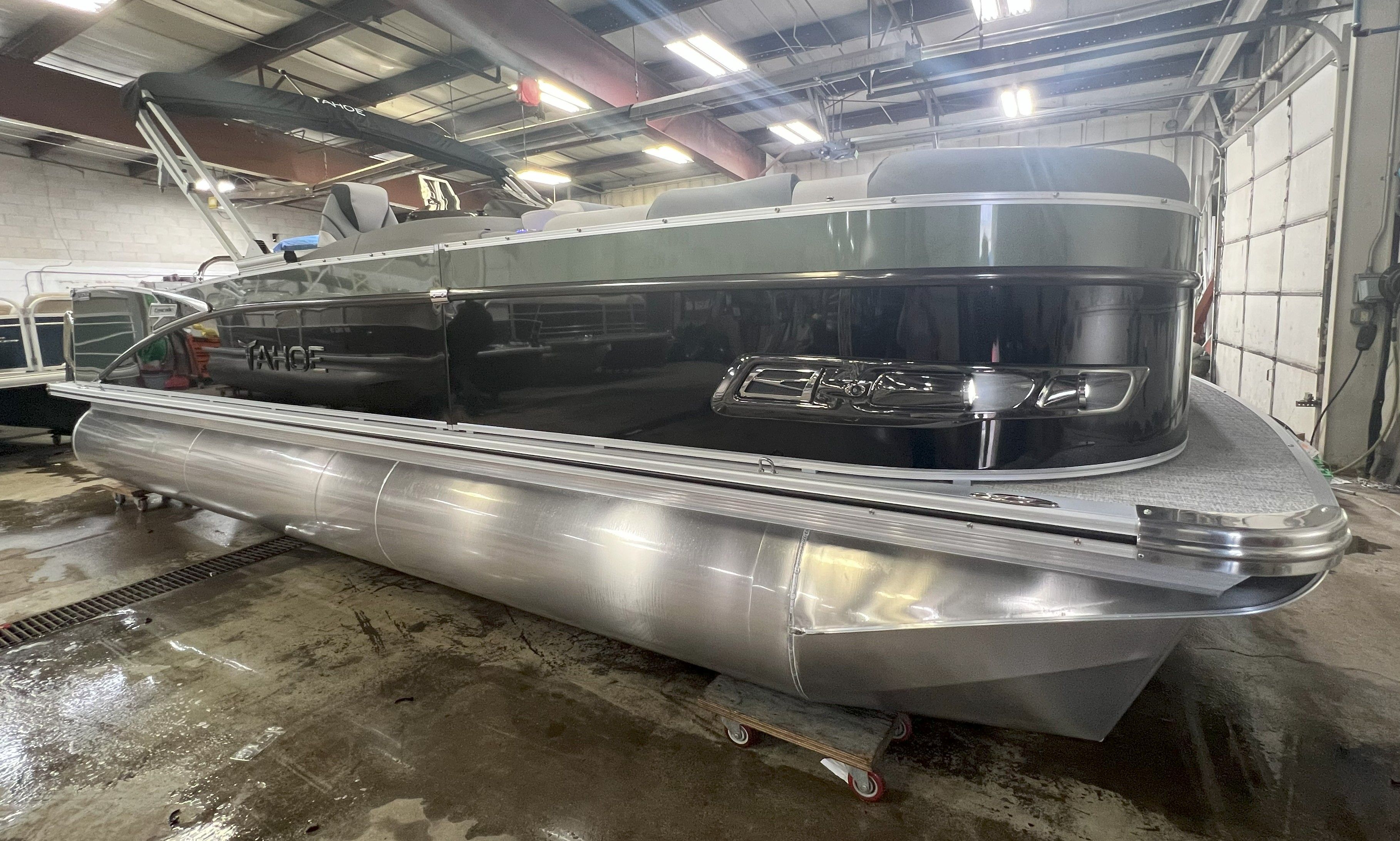 Tahoe Cascade VRL 2385 Swingback