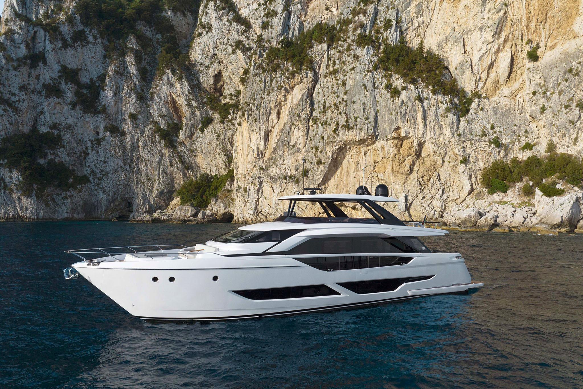 ferretti yacht in vendita