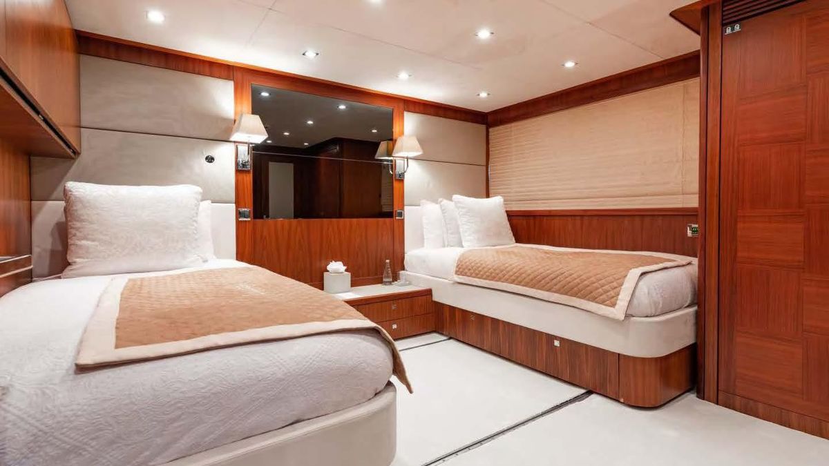 2009 Sunseeker 121 