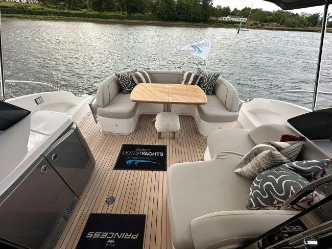  Yacht Photos Pics Princess V50 - 3 Cabin Layout - Cockpit