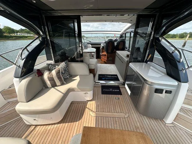  Yacht Photos Pics Princess V50 - 3 Cabin Layout - Cockpit